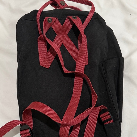 Fjallraven Kånken Black and Red Backpack NWOT, large size - Picture 3 of 7